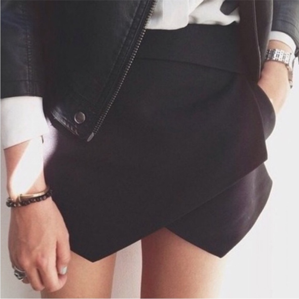Express Black Envelope Skort, Women’s size 00